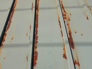逆に全体が錆びていて既存塗膜がない方が安心し作業が出来るかもしれません。