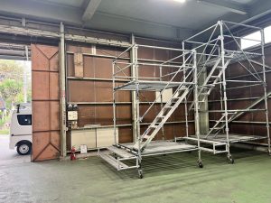 ローリングタワー移動式足場
